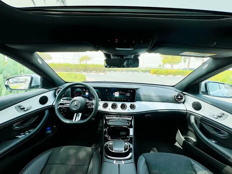 MERCEDES-BENZ E200 2023