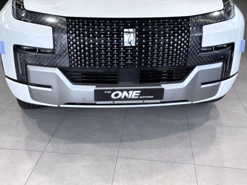 Brand new BYD YANGWANG U8 2025 luxury plug-in hybrid SUV