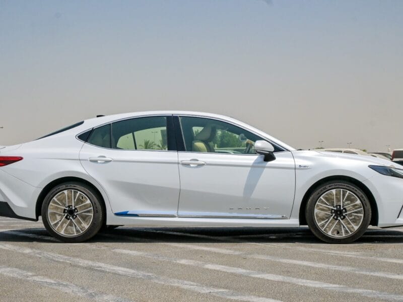 Toyota Camry LE 2.5L Hybrid 2025