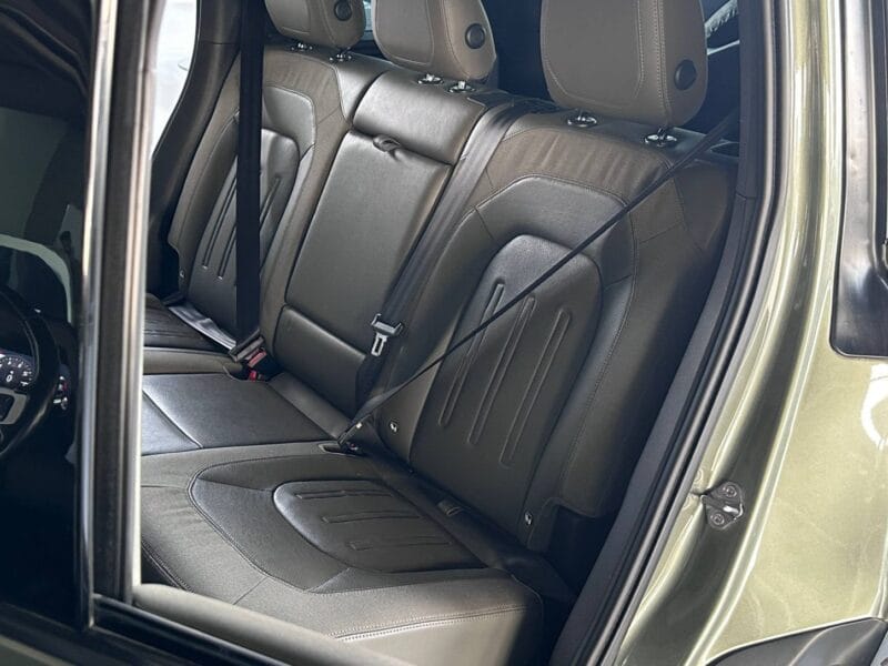 2020 Land Rover DEFENDER SE