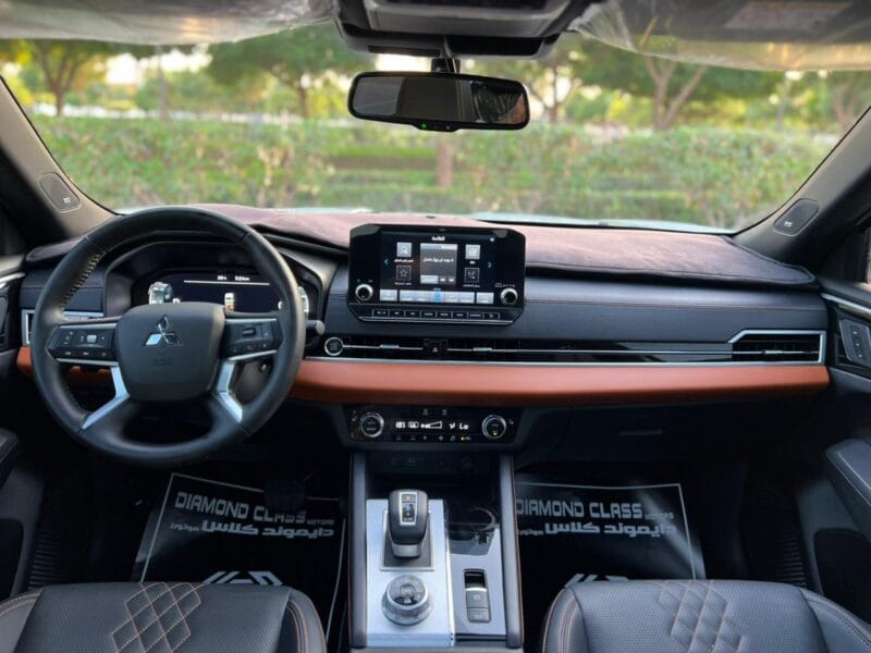 Mitsubishi Outlander 2025 - Under Agency Warranty, Under Service Contract