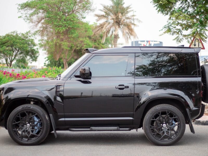 Land Rover Defender P400 Se 2023 - Warranty and Service Package