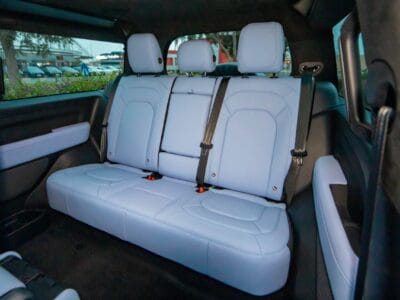 Land Rover Defender P400 Se 2023 - Warranty and Service Package