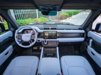 Land Rover Defender P400 Se 2023 - Warranty and Service Package