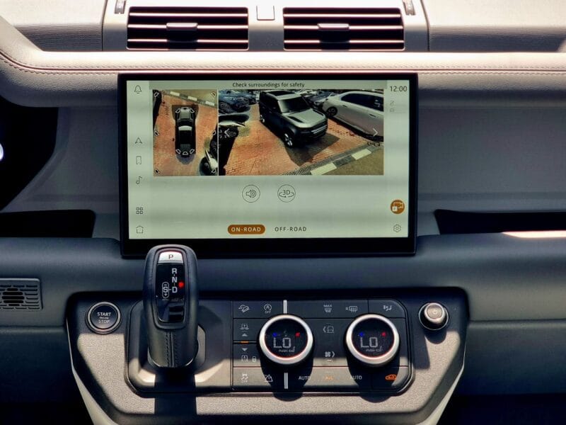 Land Rover Defender 2025