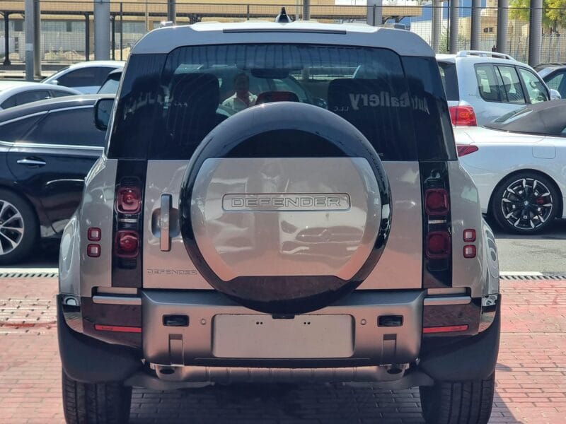 Land Rover Defender 2025