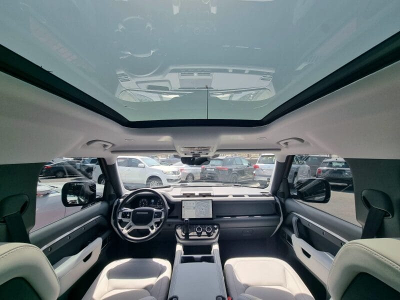 Land Rover Defender 2025