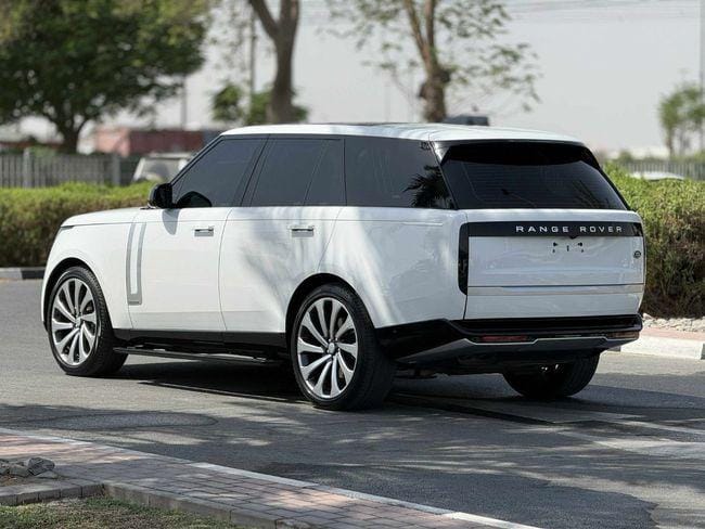 Land Rover Range Rover Autobiography P530 4.4L 2023 - NEAT AND CLEAN UNDER WARRANTY AND SERVICE