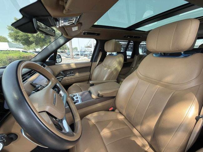 Land Rover Range Rover Autobiography P530 4.4L 2023 - NEAT AND CLEAN UNDER WARRANTY AND SERVICE