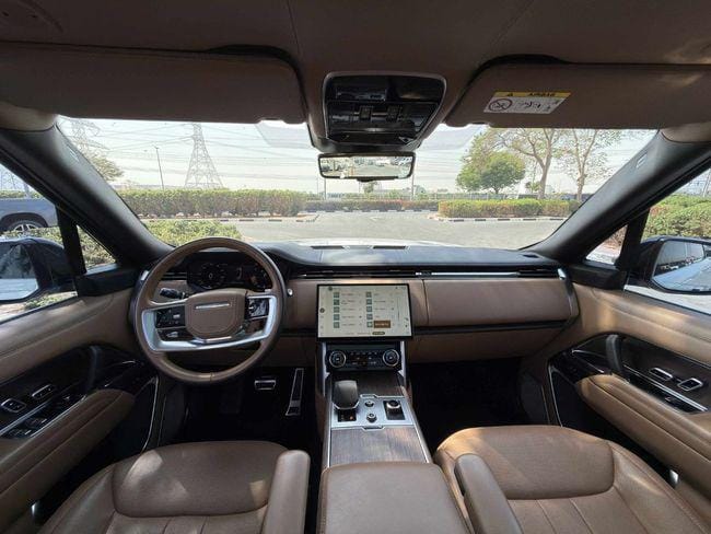 Land Rover Range Rover Autobiography P530 4.4L 2023 - NEAT AND CLEAN UNDER WARRANTY AND SERVICE