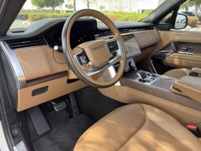 Land Rover Range Rover Autobiography P530 4.4L 2023 - NEAT AND CLEAN UNDER WARRANTY AND SERVICE