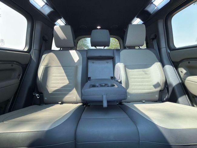 Land Rover Defender 110 P635 OCTA V8 2025 EDITION 1 UNDER WARRANTY AND SERVICE CONTRACT