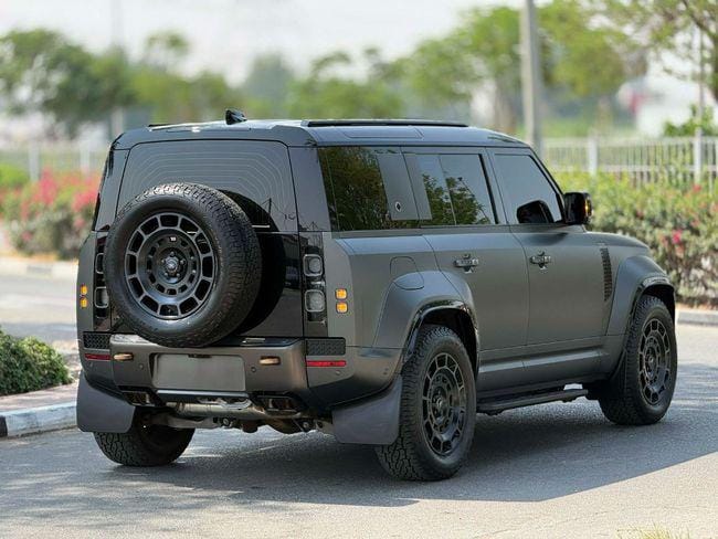 Land Rover Defender 110 P635 OCTA V8 2025 EDITION 1 UNDER WARRANTY AND SERVICE CONTRACT