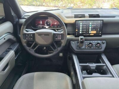 Land Rover Defender 110 P635 OCTA V8 2025 EDITION 1 UNDER WARRANTY AND SERVICE CONTRACT