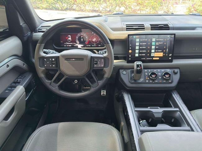 Land Rover Defender 110 P635 OCTA V8 2025 EDITION 1 UNDER WARRANTY AND SERVICE CONTRACT