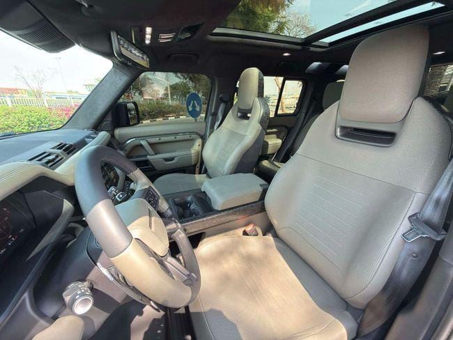 Land Rover Defender 110 P635 OCTA V8 2025 EDITION 1 UNDER WARRANTY AND SERVICE CONTRACT