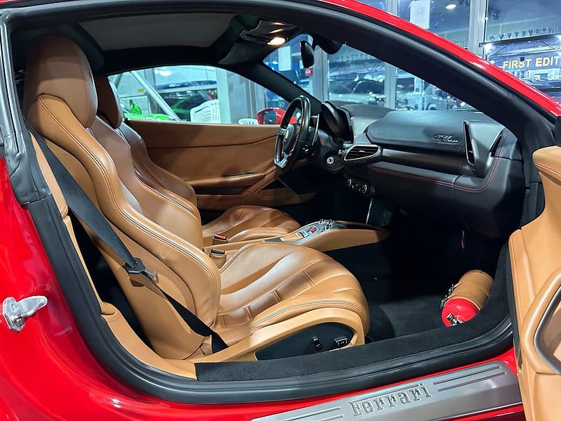 Ferrari 458 2015 naturally aspirated 4.5-liter V8 engine