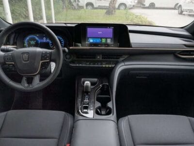 Toyota Crown 2.5L Hybrid GCC 2025