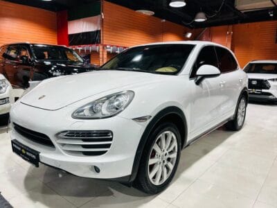 PORSCHE CAYENNE WHITE 2013
