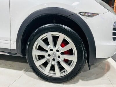 PORSCHE CAYENNE WHITE 2013
