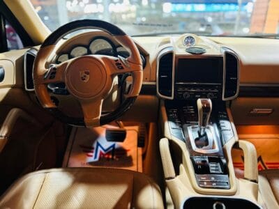 PORSCHE CAYENNE WHITE 2013