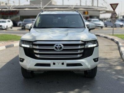 Toyota Land Cruiser GXR 3.5L 2022 GCC SPEC NEAT AND CLEAN