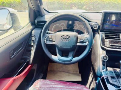 TOYOTA Land Cruiser 300 VXR 3.5L TWIN TURBO MODEL 2024