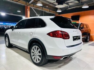 PORSCHE CAYENNE WHITE 2013