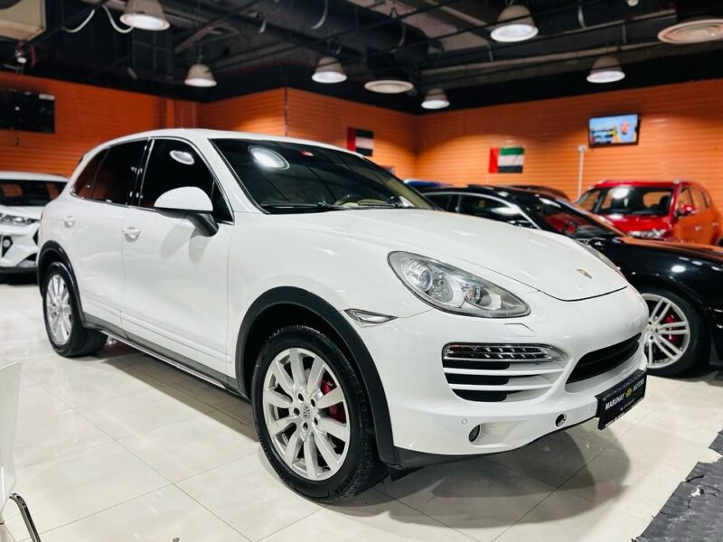 PORSCHE CAYENNE WHITE 2013