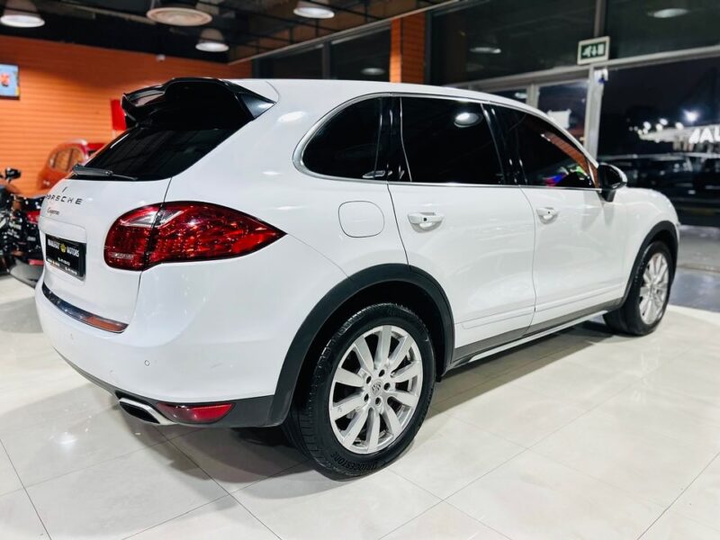 PORSCHE CAYENNE WHITE 2013