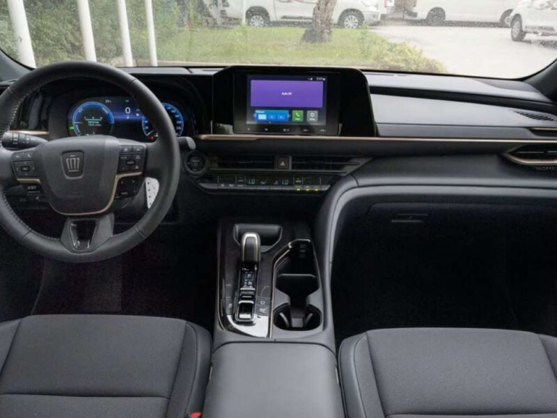 Toyota Crown 2.5L Hybrid GCC 2025