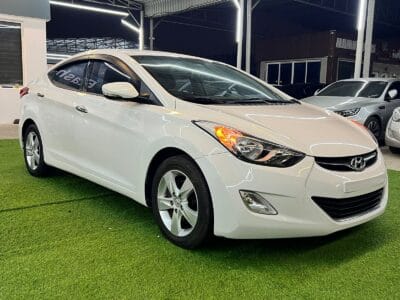 Hyundai Avante 2011 , 4 cylinder vehicle