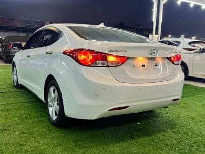 Hyundai Avante 2011 , 4 cylinder vehicle