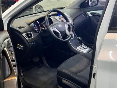 Hyundai Avante 2011 , 4 cylinder vehicle