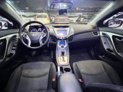 Hyundai Avante 2011 , 4 cylinder vehicle