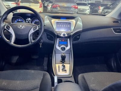 Hyundai Avante 2011 , 4 cylinder vehicle