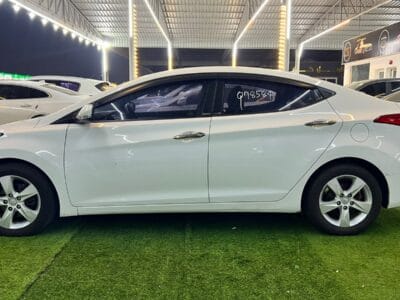 Hyundai Avante 2011 , 4 cylinder vehicle