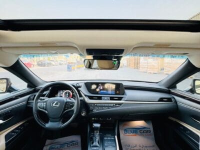 Lexus ES 350 2021 with 6 cylinders