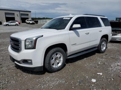 GMC YUKON SLT 2016 with 8 cylinders