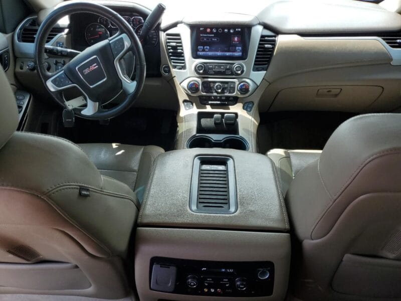 GMC YUKON SLT 2016 with 8 cylinders