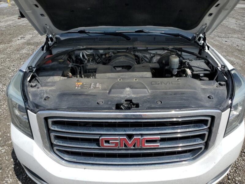 GMC YUKON SLT 2016 with 8 cylinders