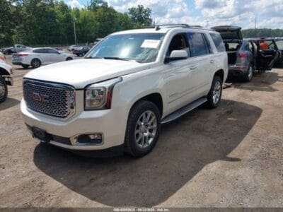 GMC YUKON DENALI 2015 with 8 cylinders