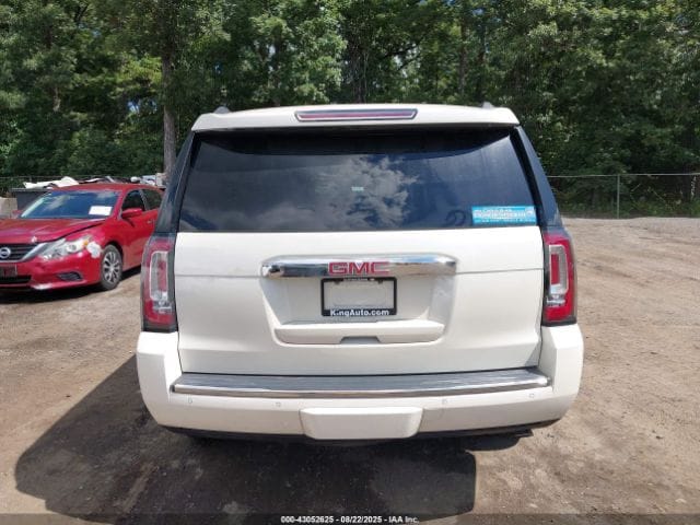 GMC YUKON DENALI 2015 with 8 cylinders