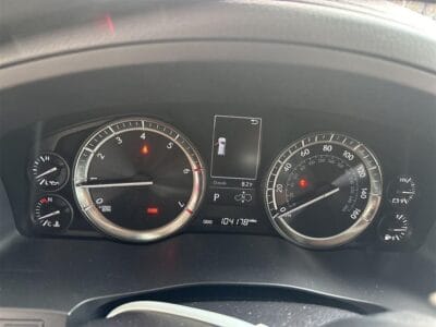 Lexus LX 570 2019 with 8 cylinders