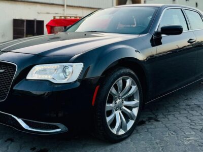 CHRYSLER 300 2019 with 6 cylinders