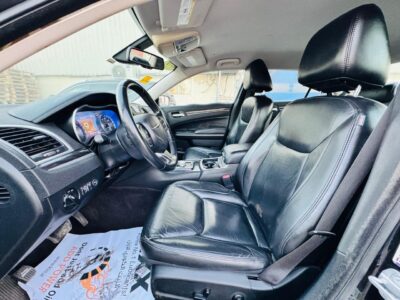 CHRYSLER 300 2019 with 6 cylinders