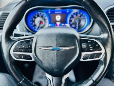 CHRYSLER 300 2019 with 6 cylinders