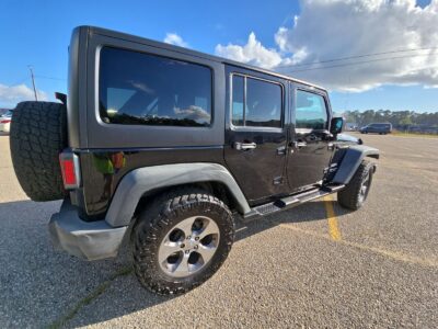 Jeep Wrangler 2017 with 6 cylinders