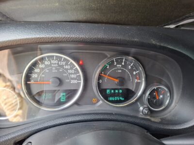 Jeep Wrangler 2017 with 6 cylinders