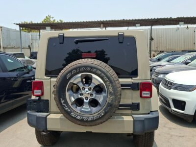 Jeep Wrangler 2017 with 6 cylinders